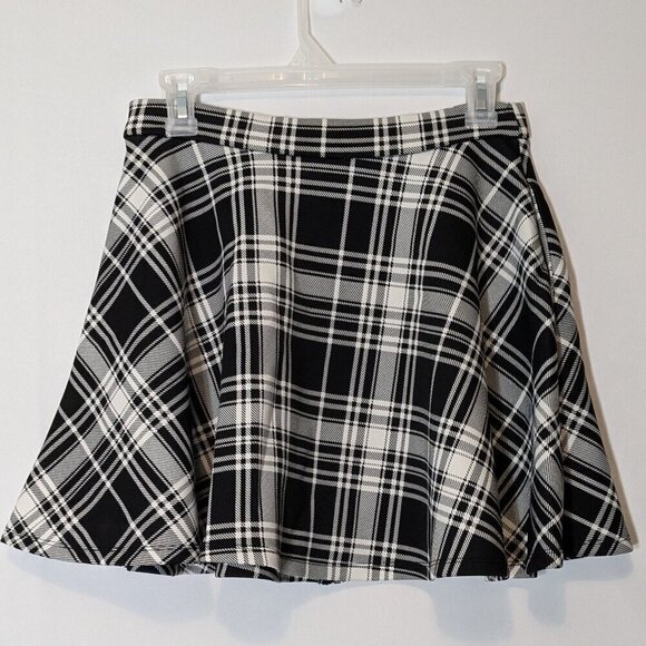 HOT TOPIC Black & White Plaid Circle Flare Mini Skirt; Front Zipper; Size S - Picture 2 of 4
